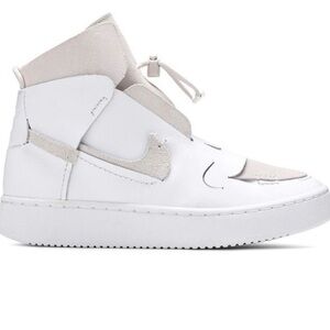 EUC Nike Women’s Vandalised LX Platinum Tint Size 7